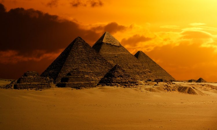 Гадание на рунах на ситуацию "Пирамида"