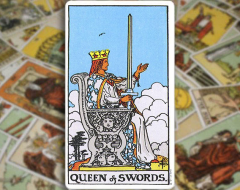 Queen of Swords — Королева Мечей